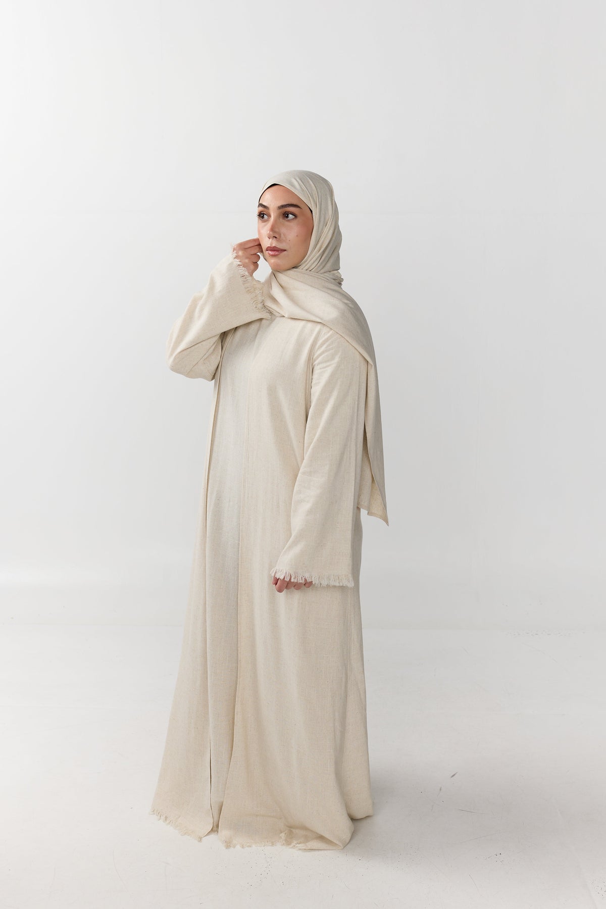 HAYAR Beige linen set, side view