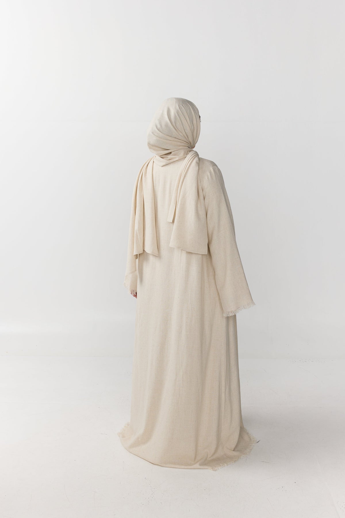 HAYAR Beige linen set, back view