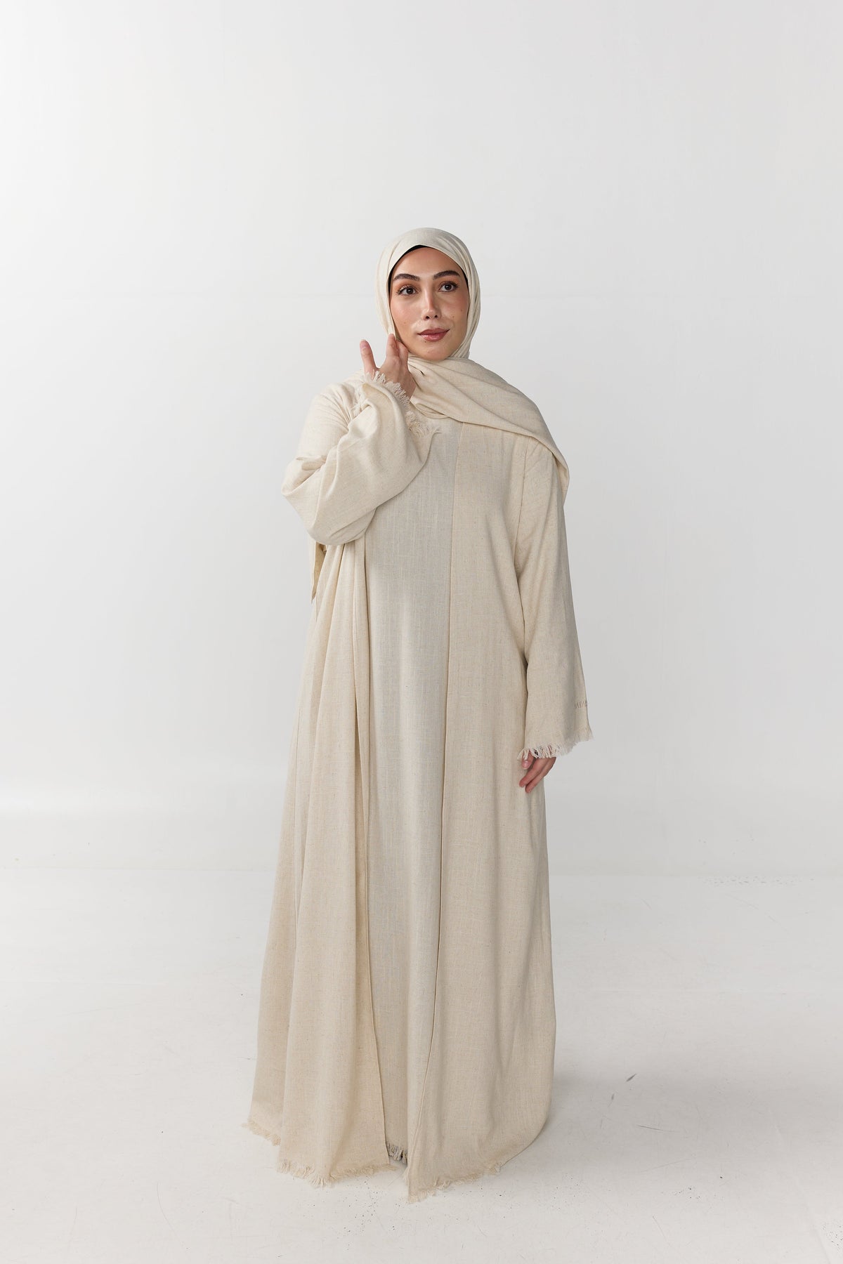 HAYAR Beige linen set, front detail
