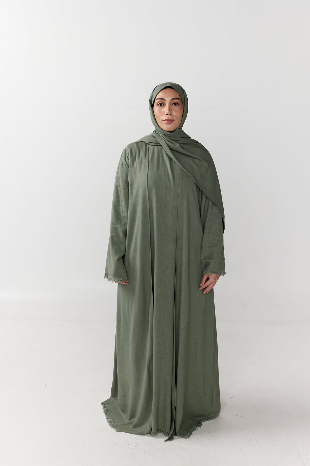 HAYAR Sage linen set, front view