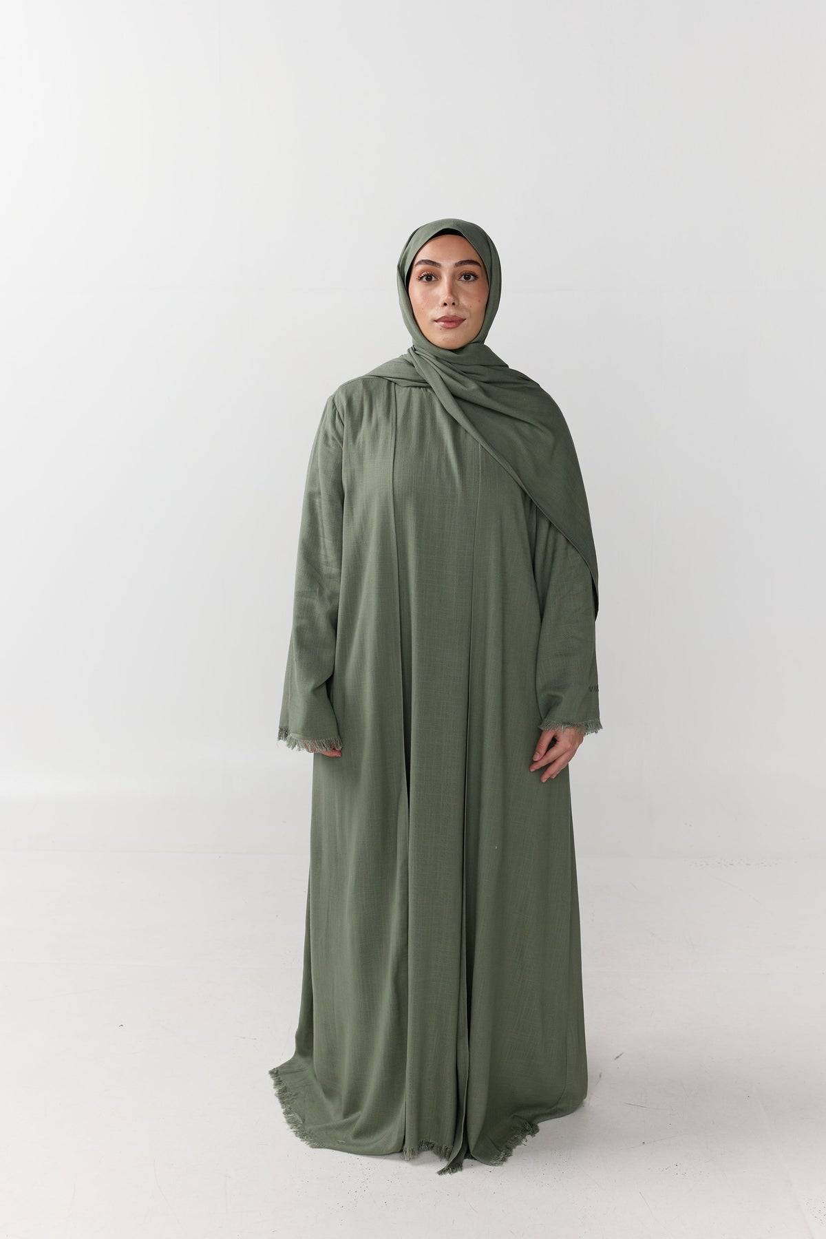 HAYAR Sage linen set, front view