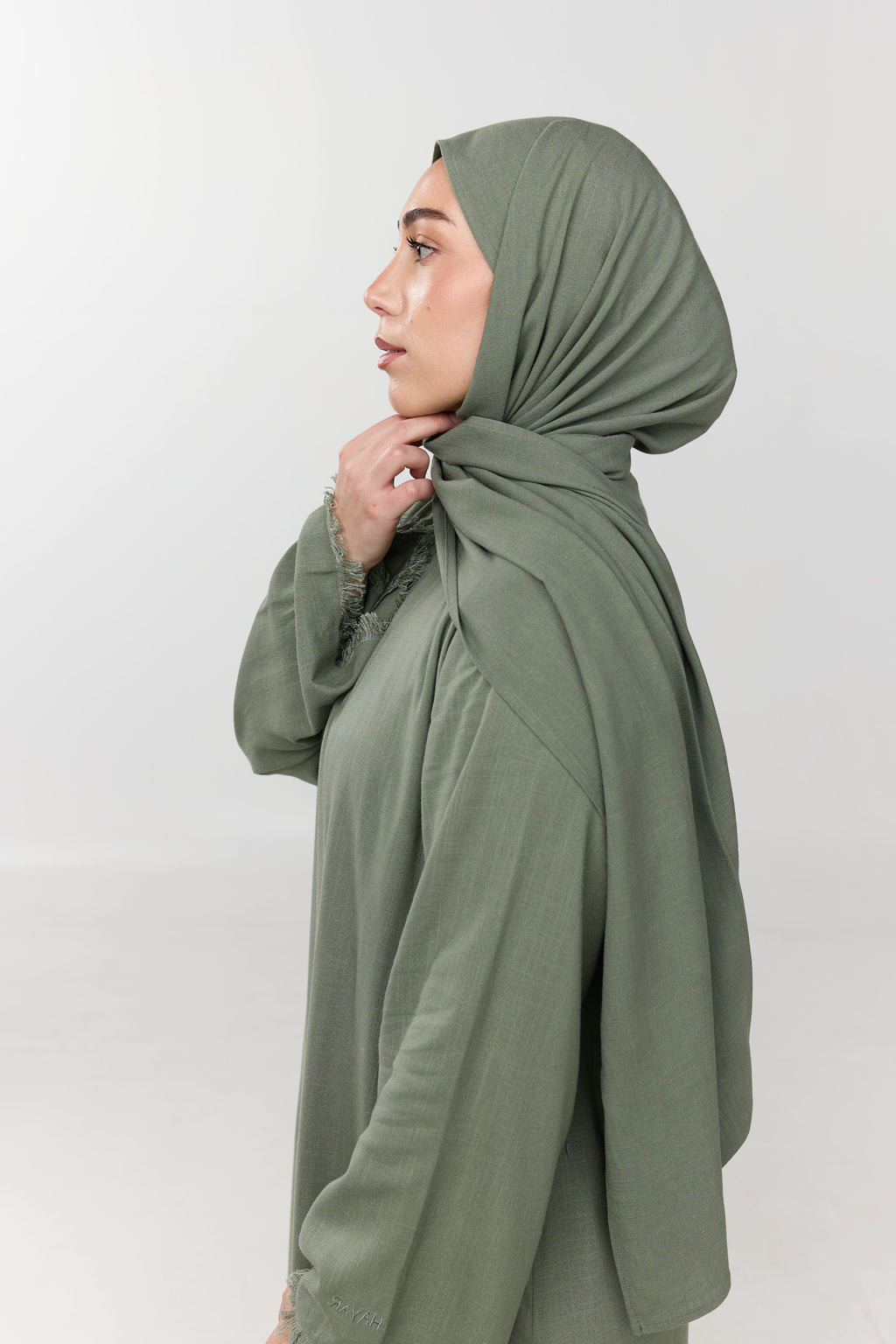 HAYAR Sage linen set, hijab drape detail