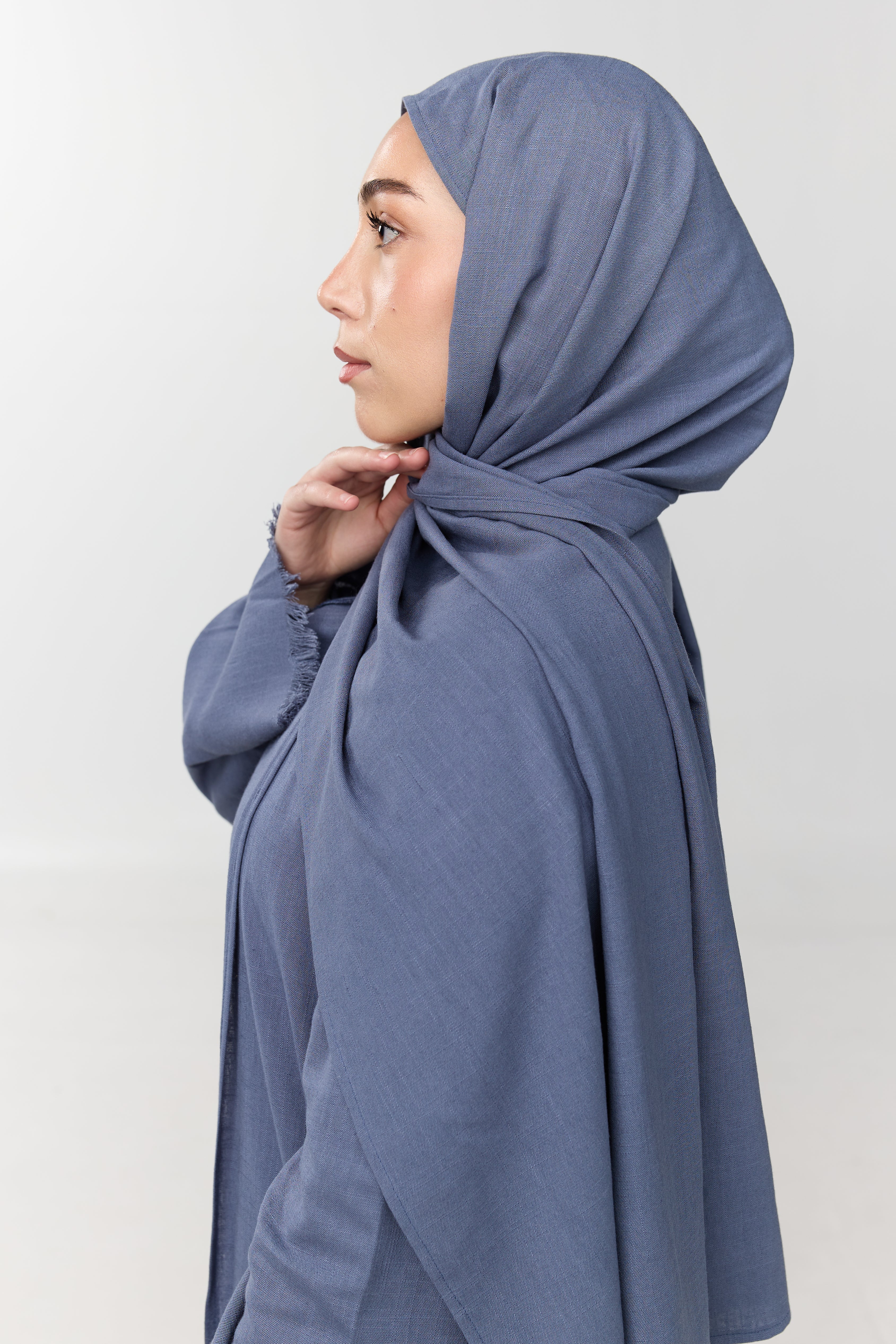 HAYAR Petroleum linen set, hijab drape detail